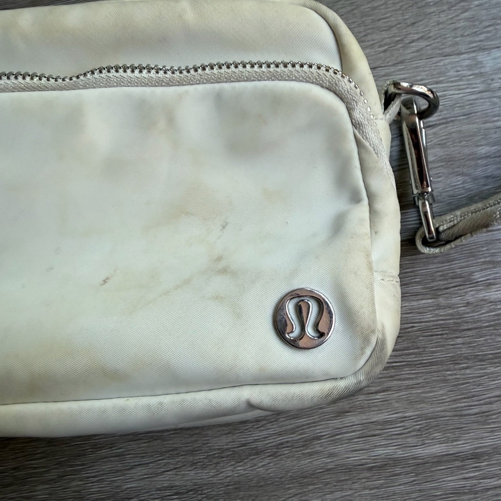 Lululemon everywhere crossbody crossbody bag - Picture 5 of 10